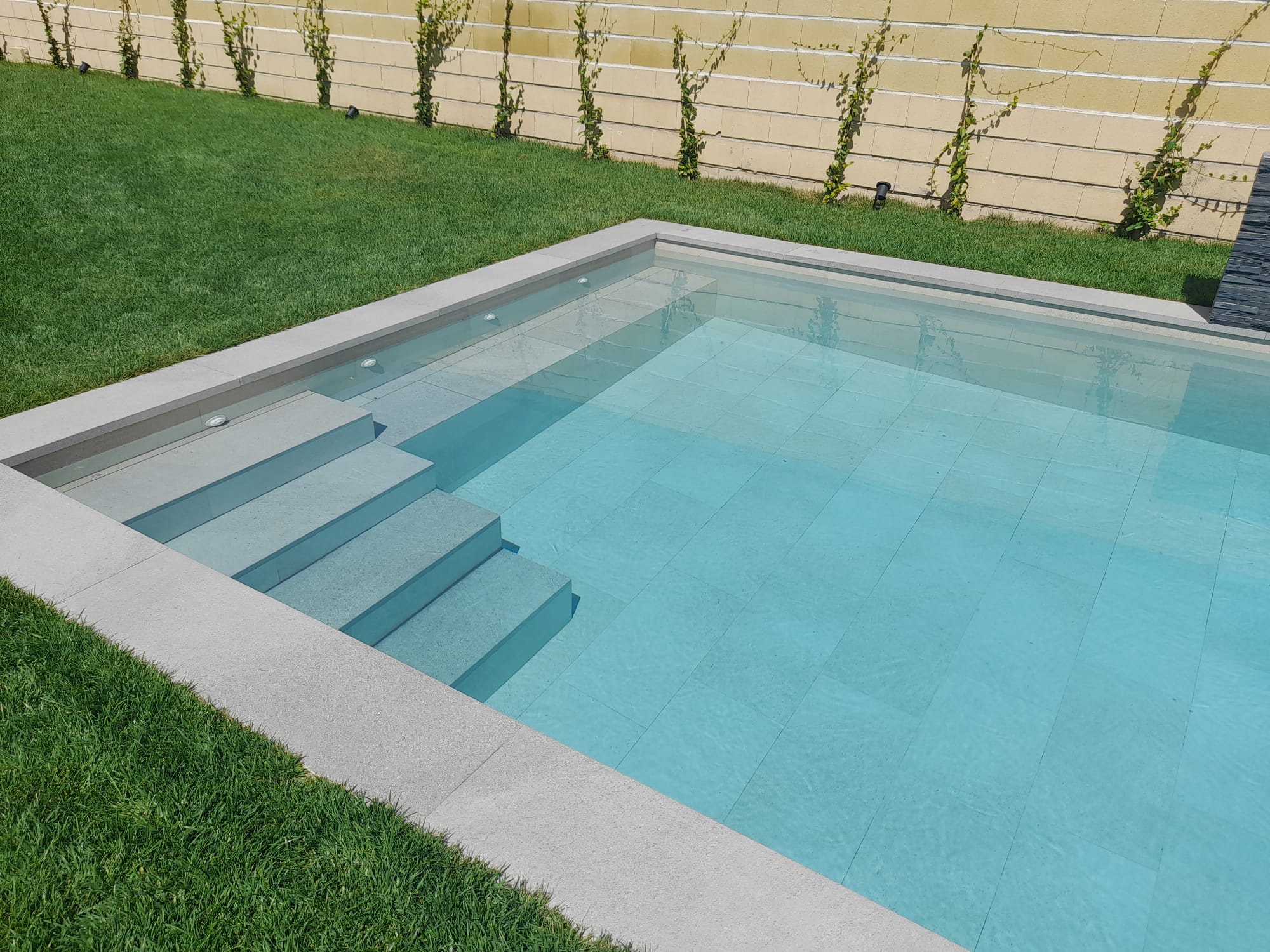 Construccion-Piscina-Revestimiento-Porcelanico-10-06-20-56-00 2